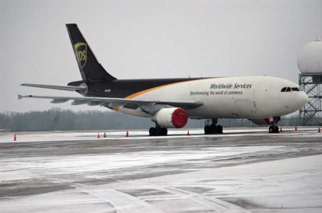 Airbus A300F4-600 (N151UP) - An Airbus A300F4-662R at CYHM/YHM (January 28, 2017)