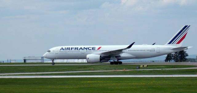 Airbus A350-900 (F-HTYC) - Taxiing to parking is this 2019 Air France Airbus 350-941 in the Spring of 2024. LFPG - CYOW