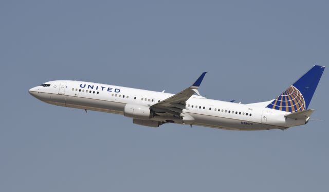 Boeing 737-900 (N38479) - Departing LAX