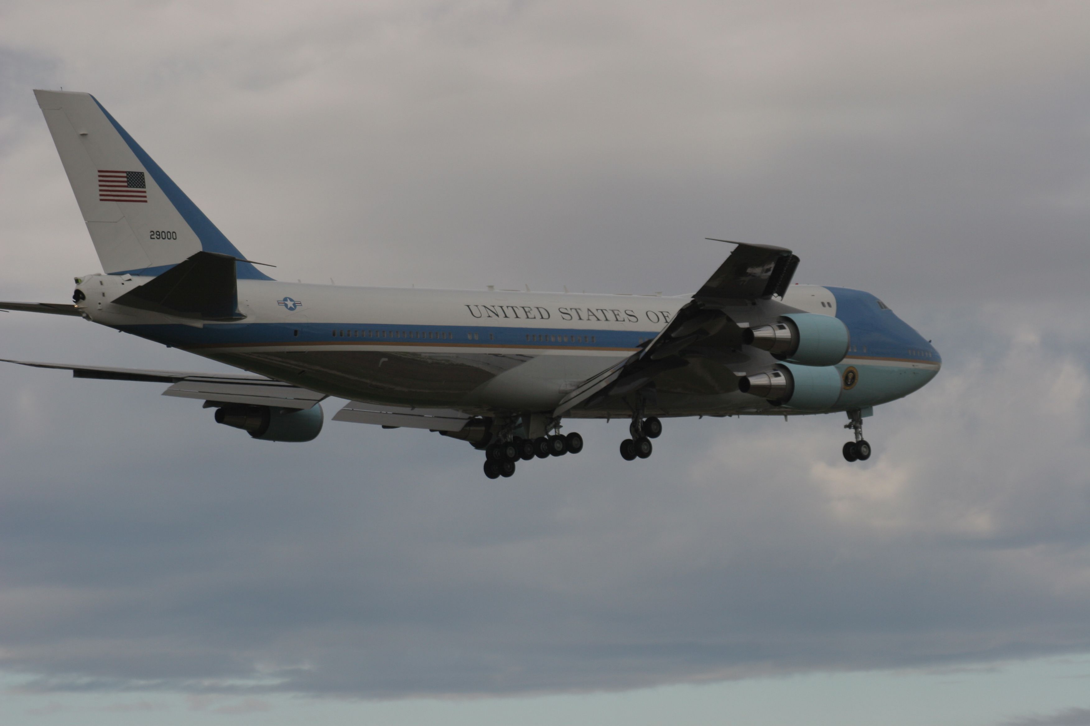 Boeing 747-200 (N29000) - Air Force One at Austin Straubel Field Green Bay.