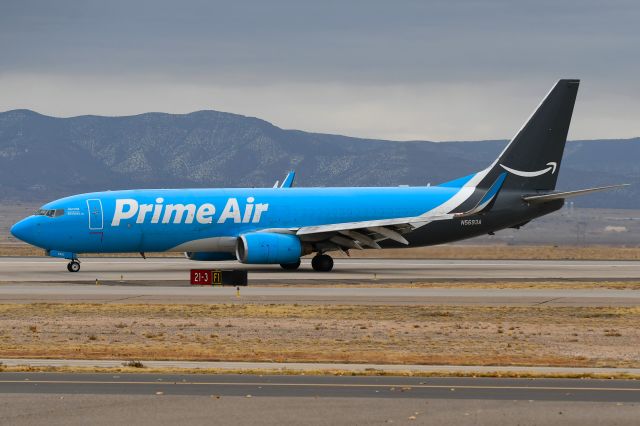 Boeing 737-800 (N5693A)