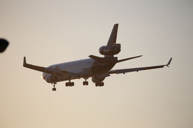 Boeing MD-11 (N586FE)