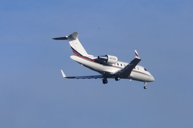 Canadair Challenger (N214QS)