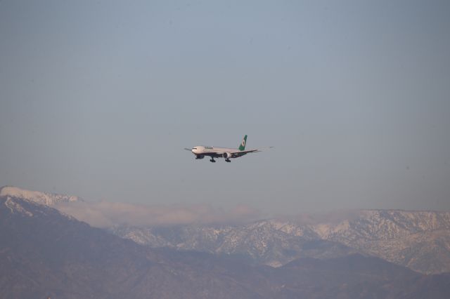 BOEING 777-300ER (B-16717)