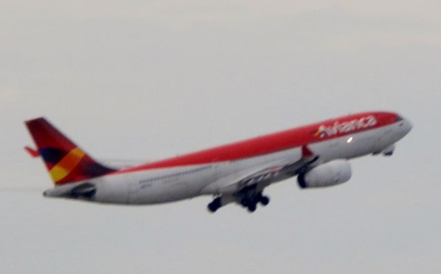 Airbus A330-200 (N967CG)
