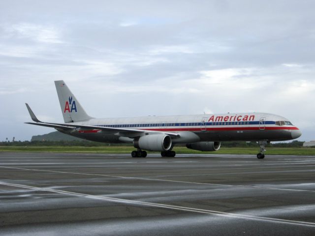 Boeing 757-200 (N682AA)