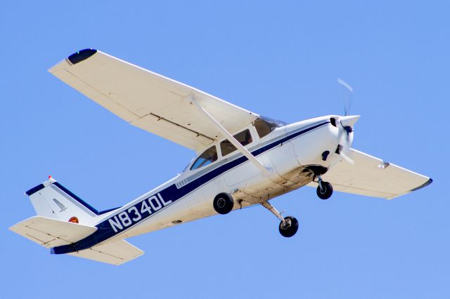 Cessna Skyhawk (N8340L)