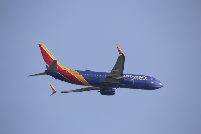 Boeing 737-800 (N8308K)