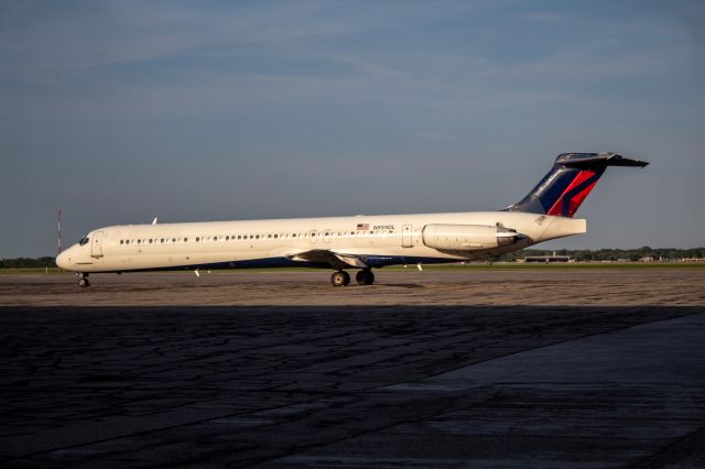 McDonnell Douglas MD-88 (N959DL) - Former Delta Maddog resting on the West Ramp after being delivered to USA Jet just a couple weeks prior.