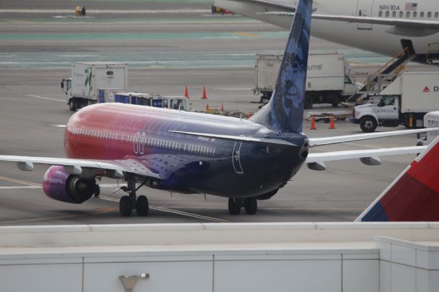 Boeing 737-700 (N495AS)
