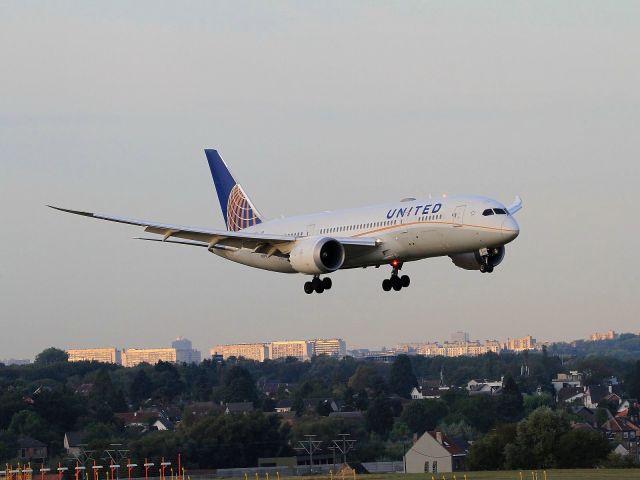 Boeing 787-8 (N26902) - From Int'l Chicago O'hare KORD.