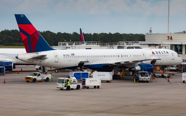 Boeing 757-200 (N673DL) - A Delta Air Lines 757-200 unloads at Orlando Int'l.