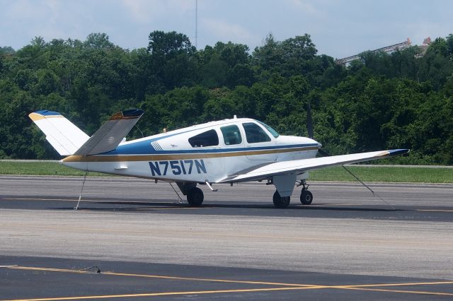Beechcraft 35 Bonanza (N7517N)