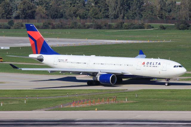 Airbus A330-200 (N860NW)