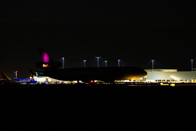 Boeing MD-11 — - FedEx MD11 taxiing at PHX on 8/31/22. Taken with a Canon 850D and Rokinon 135mm f/2 manual focus lens.