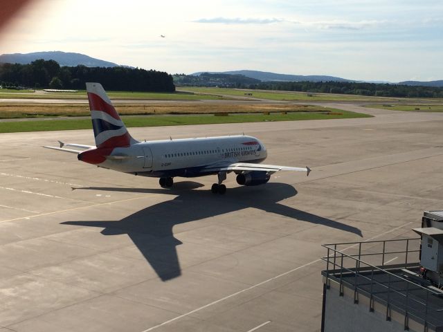 Airbus A319 (G-EUPF) - Sie Rollt zur Startbahn 28/10