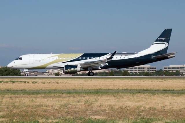 Embraer ERJ-190 (PT-TOE)