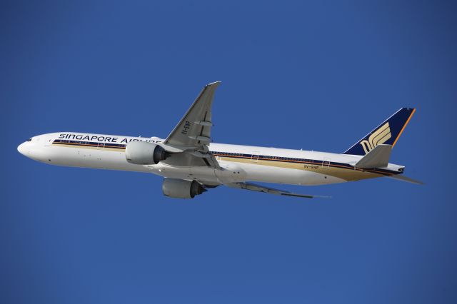 BOEING 777-300ER (9V-SWP)