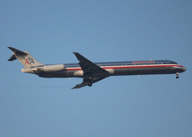 McDonnell Douglas MD-83 (N980TW) - At DFW. 1999 McDonnell Douglas DC-9-83(MD-83)