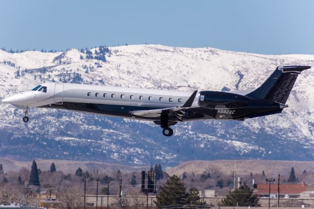 Embraer Legacy 600/650 (N882AC)