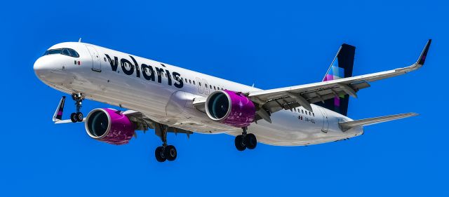 Airbus A321 (XA-VUJ) - XA-VUJ Volaris Airbus A321-271NX s/n 11864 - Las Vegas - Harry Reid International Airport KLASbr /Photo: Tomás Del Corobr /USA - Nevada May 15, 2025