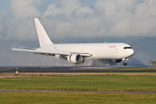 BOEING 767-300 (N764CK)