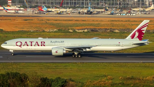 Boeing 777-200 (A7-BAZ)