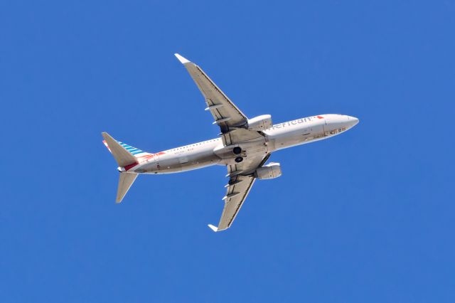 Boeing 737-800 (N963NN)