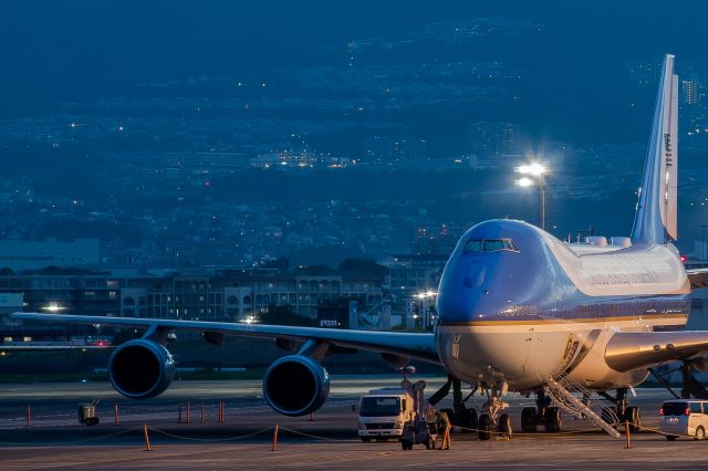 Boeing 747-200 (92-9000)