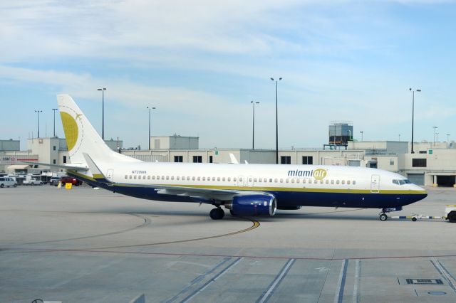 BOEING 737-300 (N739MA)