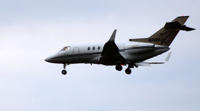 Hawker 800 (N348AJ) - On final is this 1997 Raytheon Hawker 800XP in the Autumn of 2020.