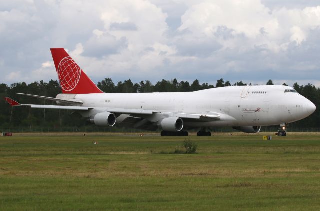 Boeing 747-400 (OM-ACB)