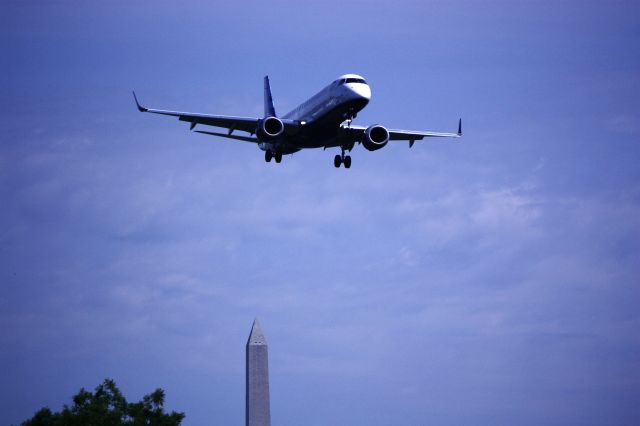 Embraer ERJ-190 (N294JB) - On final for Rwy 19 at KDCA