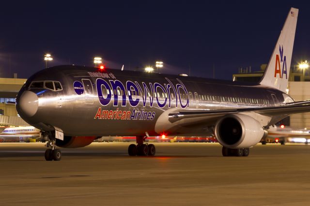 BOEING 767-300 (N395AN) - Nov. 5, 2011.