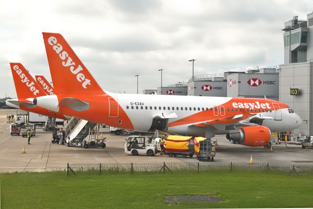 Airbus A319 (G-EZAU)