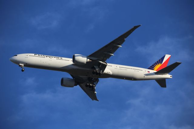 BOEING 777-300ER (RP-C7782)
