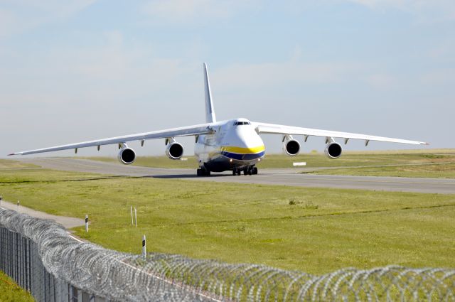 Antonov An-124 Ruslan (UR-82073)