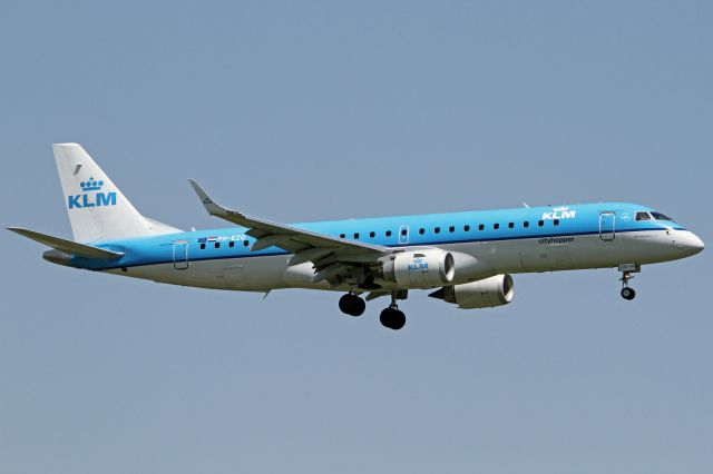 Embraer ERJ-190 (PH-EZG)