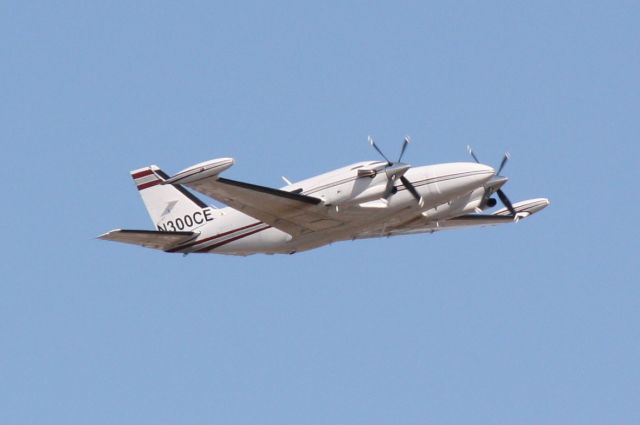 Piper Cheyenne (N300CE) - N300CE departs Runway 14 at Sarasota-Bradenton International Airport