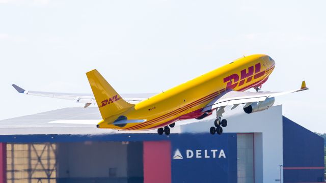 Airbus A330-200 (D-ALMD) - runway 36R departure