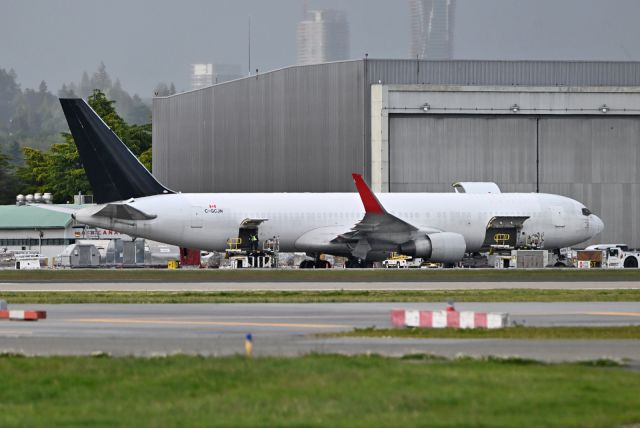 BOEING 767-300 (C-GCJN)