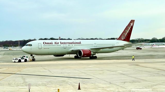 BOEING 767-300 (N468AX)
