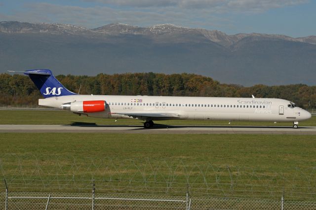 McDonnell Douglas MD-82 (LN-RLF)