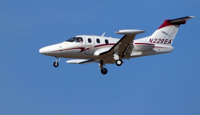 Eclipse 500 (N229EA) - On final is this 2008 Eclipse 500 in the WInter of 2019. I last Photographed this aircraft in the Spring of 2011.