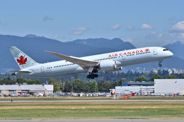 Boeing 787-9 Dreamliner (C-FGDT)