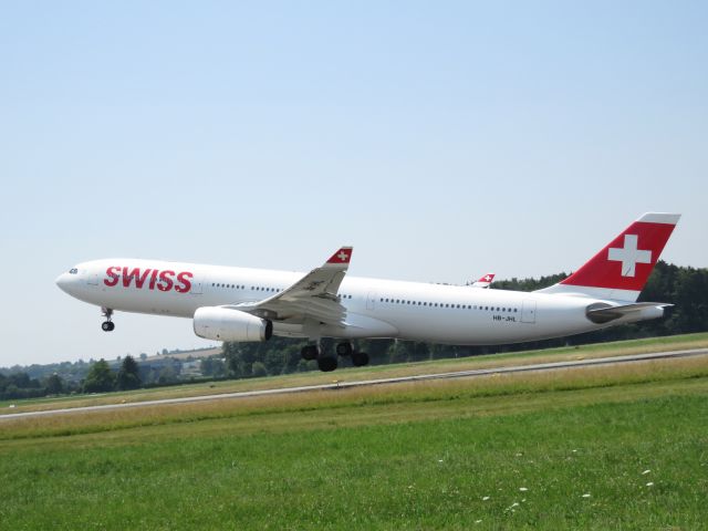 Airbus A330-300 (HB-JHL)