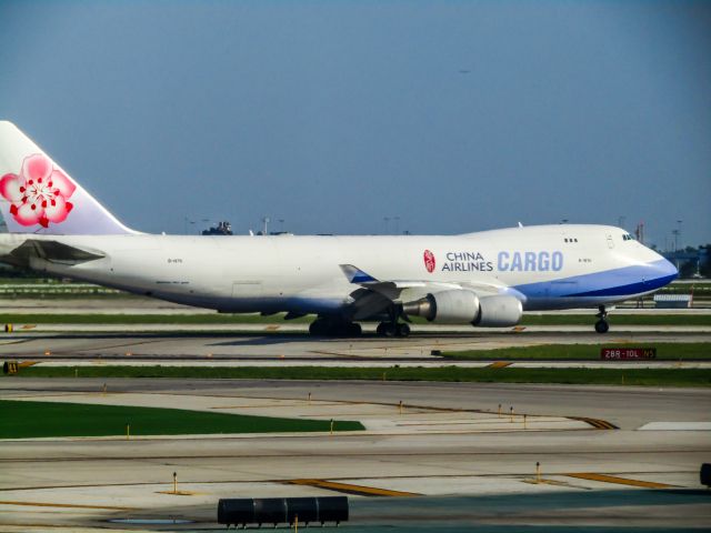 Boeing 747-200 (B-18711) - Terminal spotting from KORD. 