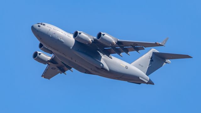 Boeing Globemaster III (A41207) - Climbing out after a missed approach.