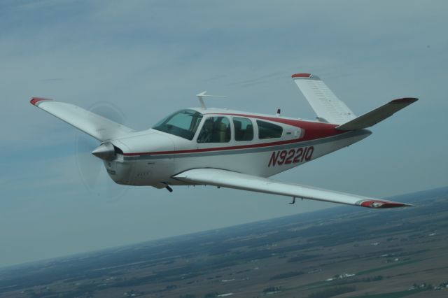 Beechcraft 35 Bonanza (N9221Q)