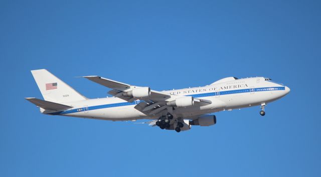 Boeing 747-200 (75-0125) - 010714 NEACP on short final at Offutt AFB.